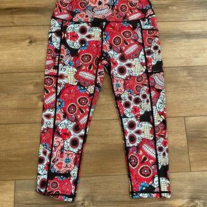 CVG red sugar skulls capri 💀 size medium - new
